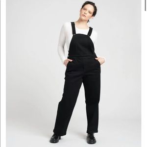 Universal Standard Casey black denim overalls S (14/16)